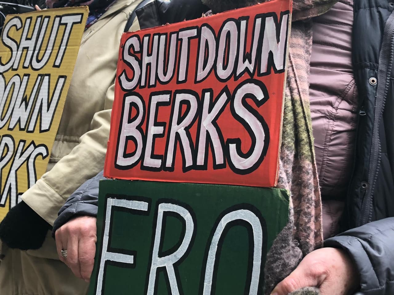 La coalición Shut Down Berks indicó a Univision 65 que continuará luchando hasta que se cierre esta prisión y se ponga fin a la detención familiar en Pensilvania. El gobernador Tom Wolf, el teniente gobernador John Fetterman y el Departamento de Servicios Humanos de Pensilvania tienen el poder de emitir una Orden de Retiro de Emergencia (ERO), en el Centro de Detención del Condado de Berks, una acción que garantizaría que la instalación ya no pueda usarse como prisión. 
<br>
<br>