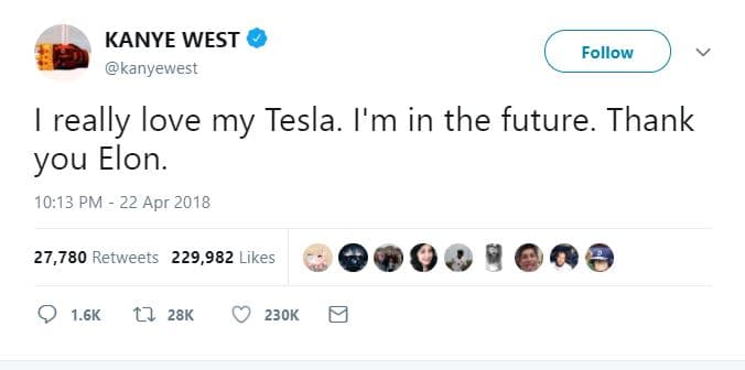 Por medio de varios tuits, Kanye West escribió 
<b>estar enamorado de su Tesla,</b> el cual considera uno de los autos más divertidos (y ecológicos) que haya conducido hasta ahora.