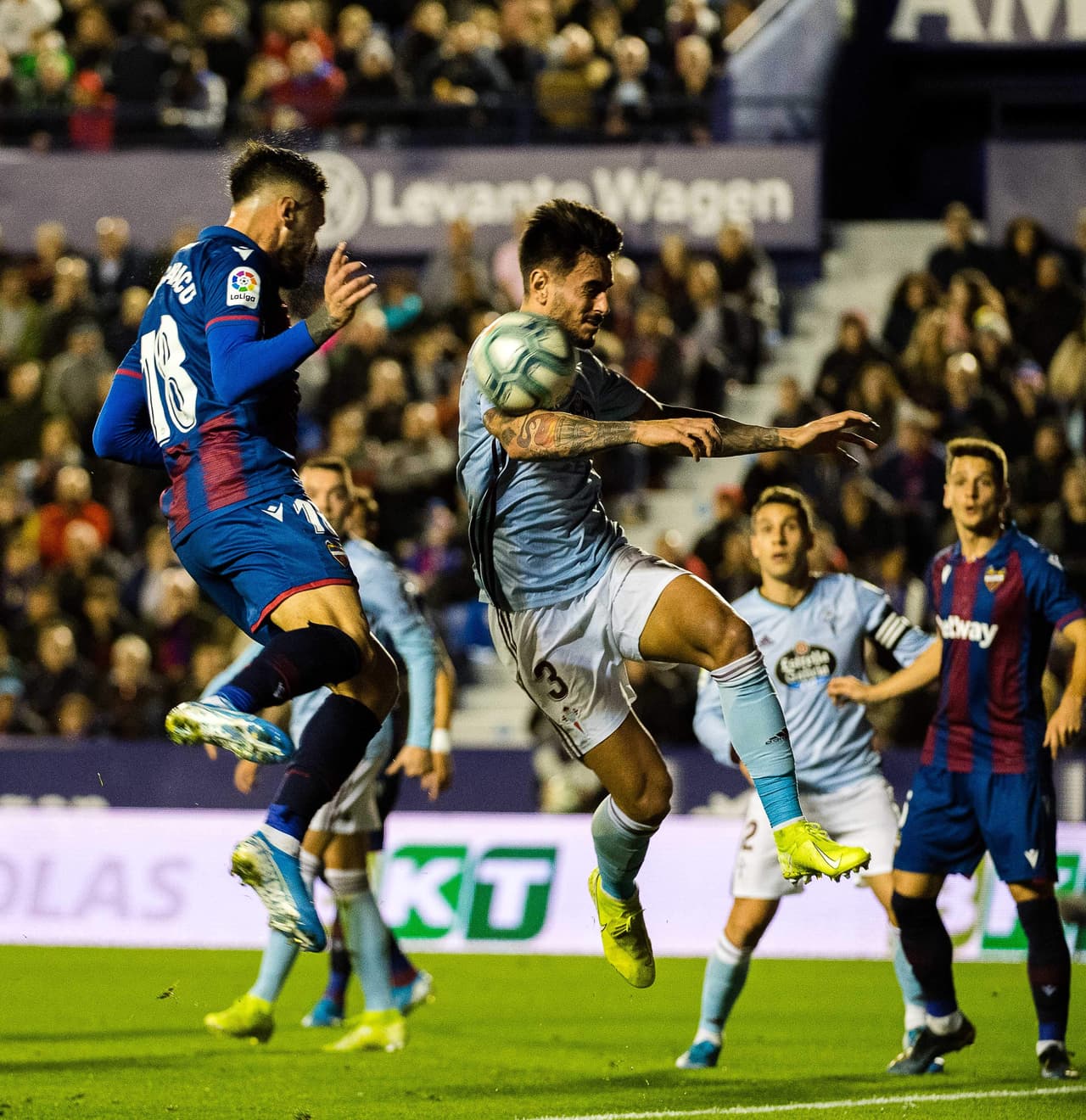 Aspas (12’) abrió el marcador y Martí (60’,70’) empató el encuentro y le dio la vuelta. Mayoral (91’) puso el 3-1 definitivo.