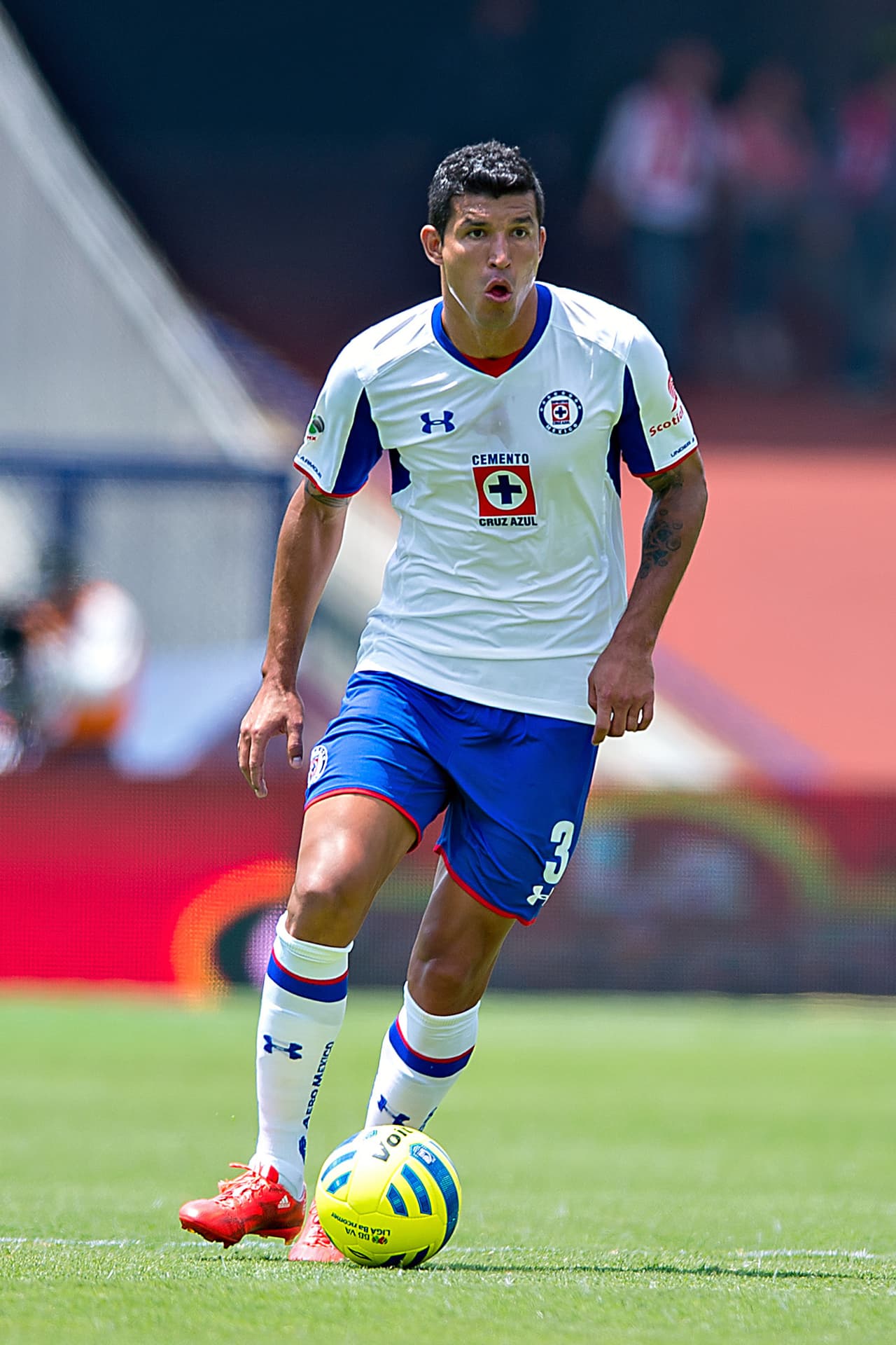 El cuatro de junio de 2014 el Maza ficha por el Cruz Azul, nunca logró brillar como en equipos pasados y en 2017 sale transferido a Lobos BUAP.