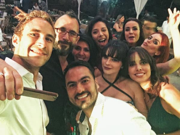 Hubo muy buen ambiente toda la noche.