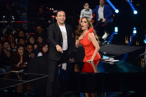 ¿Espinoza o Cristian? Ambos cantantes trataron de explicar cómo se seduce a una dama y dieron tremenda clase de consejos, los cuales aplicaron con la bella Galilea Montijo.