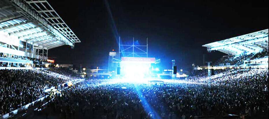 <h3 class="cms-H3-H3">North Coast Music Festival</h3>
<br>El estadio SeatGeek, recientemente renovado en Bridgeview, acogerá esta serie de conciertos desde el viernes 3 al domingo 5 de septiembre. El escenario principal estará dentro del estadio, donde los fanáticos podrán bailar en el campo de juego o mirar desde las gradas elevadas. Cuatro escenarios más estarán en los siete campos de césped circundantes completamente nuevos. Por último, hay una enorme cúpula con aire acondicionado y bien ventilada como un área de enfriamiento e instalación de arte para aquellos que buscan tomar un descanso y relajarse.