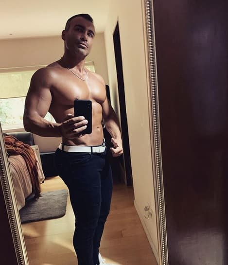 Recientemente, algunos usuarios de redes sociales han argumentado que Di Marco se operó los glúteos. "Las críticas que me hacen hoy en día en las redes sociales son crueles; siempre los he tenido igual, lo que pasa es que, como entreno muy duro las piernas, 
<b><a href="https://www.youtube.com/watch?v=sKGdoXCN2Jw" target="_blank">mis glúteos son puro músculo</a></b>, y aunque me critican horrible, a mí me gustan, así me siento muy bien", concluyó.
<br>