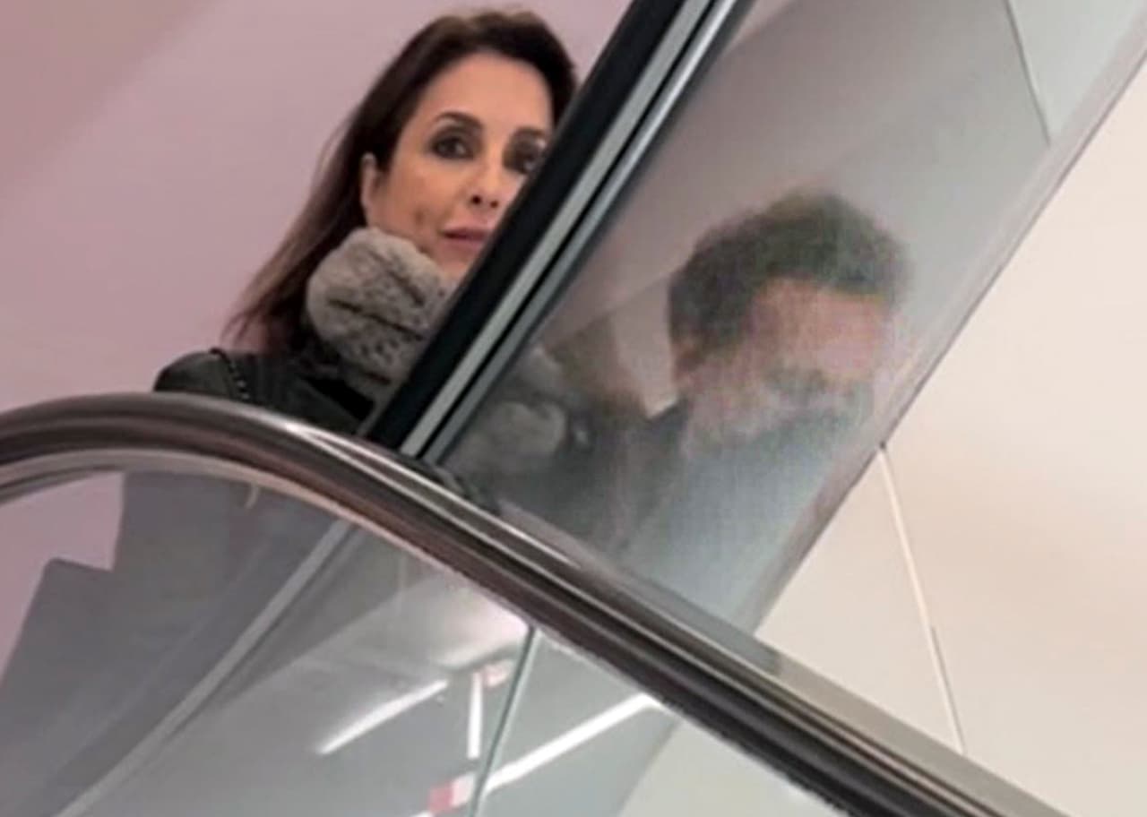 “Nuestros padres eran amigos y nosotros nos conocemos desde pequeños. La vida nos ha reunido de diferentes formas y ahora estamos juntos”, dijo ella en entrevista con El País.
<br>