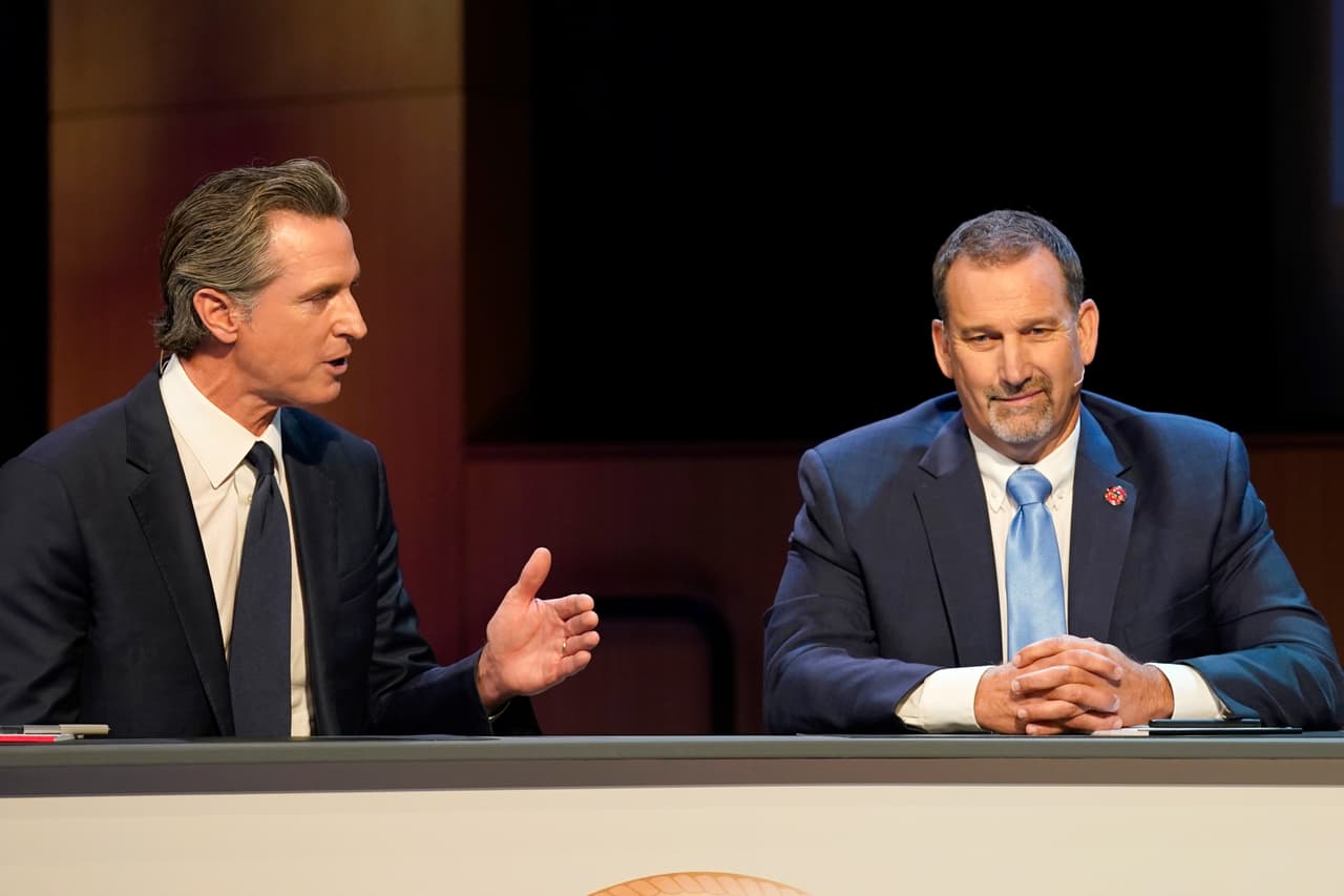 El debate siguió principalmente el flujo de mensajes políticos de los dos principales partidos políticos del país, con Newsom centrándose en el cambio climático y el derecho al aborto. Dahle se centró en la economía, en particular el alto costo de vida de California que incluye los precios de la gasolina que se disparan hasta $2,60 más que el promedio nacional.
<br>