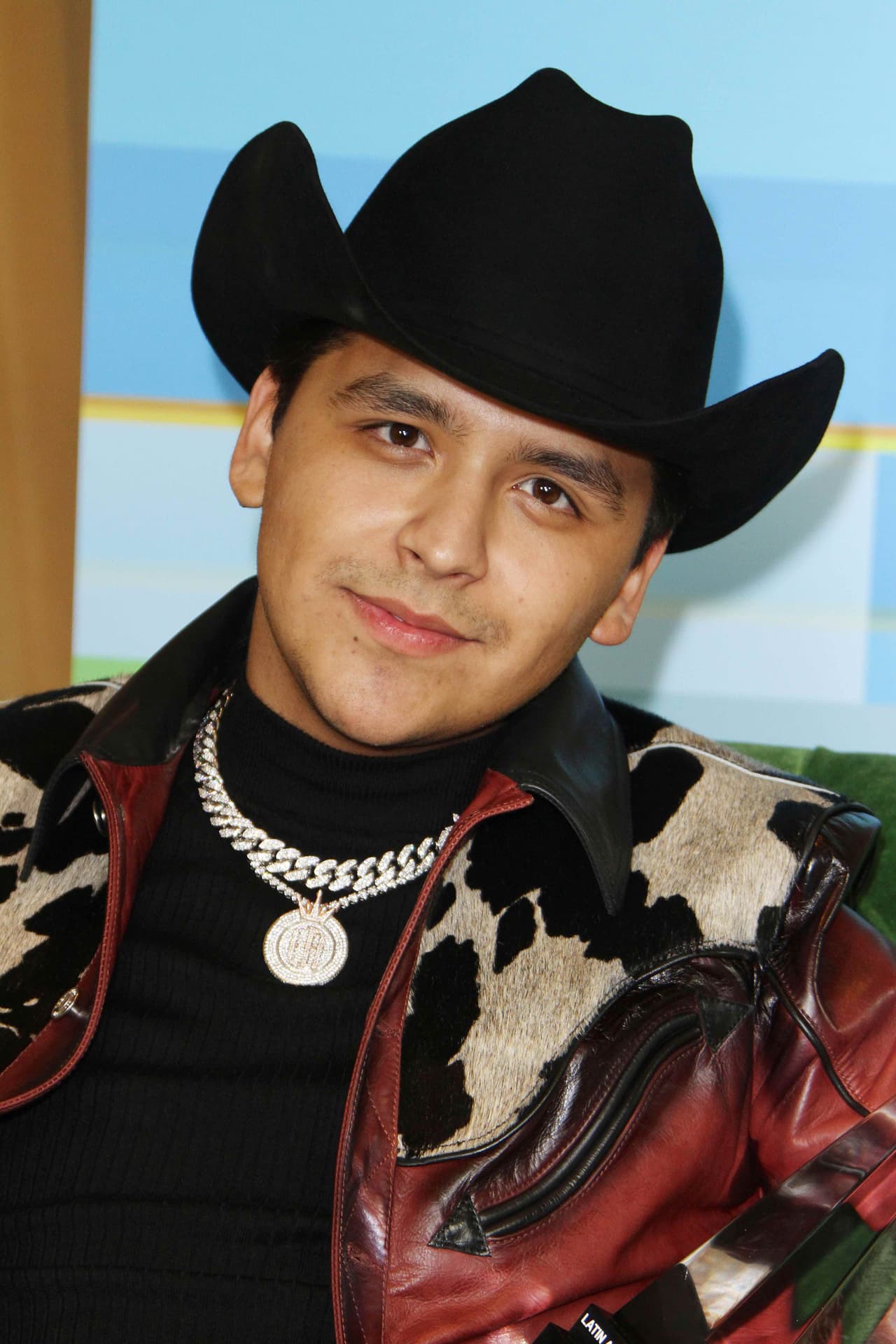 <b>Christian Nodal</b>, recientemente descrito por la revista Rolling Stone como 'el futuro de la música regional mexicana', está bien fuerte en la lucha por ganar el premio Regional Roots 2.0.