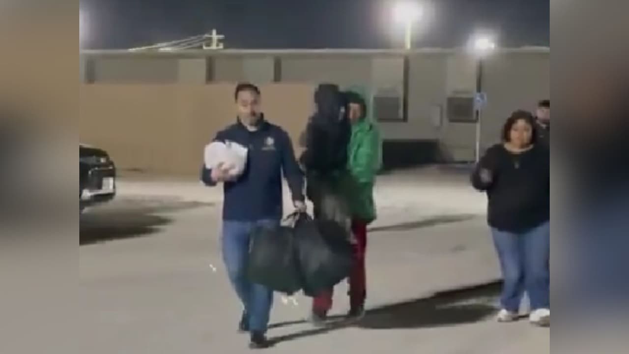 Liam Conejo y su padre vuelven a casa luego de semanas de angustia por detención de ICE; esto se sabe sobre su madre