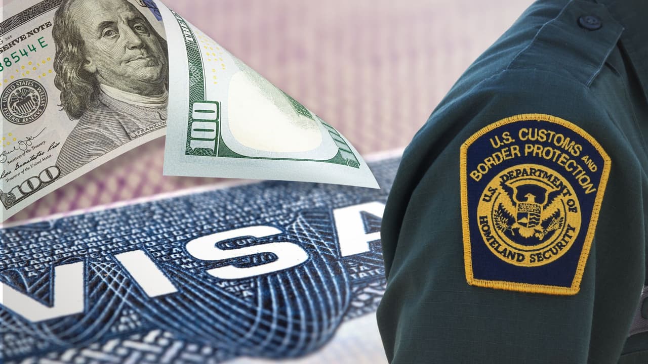 El 19 de septiembre la Casa Blanca emitió una proclamación que marca un giro inesperado en la política migratoria: toda petición nueva para obtener 
<a href="https://www.univision.com/noticias/inmigracion/trump-anadira-tarifa-100-000-dolares-visados-h-1b" target="_blank">una visa H-1B <b>debe estar “acompañada” con un pago adicional de $100,000</b></a>. Un memorando interno de la Oficina de Aduanas y Protección Fronteriza (CBP) 
<b>ordenó aplicar esta medida de inmediato.</b> La disposición, sin embargo, 
<b>no toca a quienes ya tienen una H-1B vigente ni a quienes recibieron una aprobación antes</b>. 
<br>
<b>No es cualquier visa:</b> es la puerta principal para que
<b> talento calificado llegue a Estados Unidos.</b> Por eso la noticia no solo es un cambio burocrático, podría ser un
<b> nuevo muro económico que puede frenar el acceso de miles de profesionales.</b>