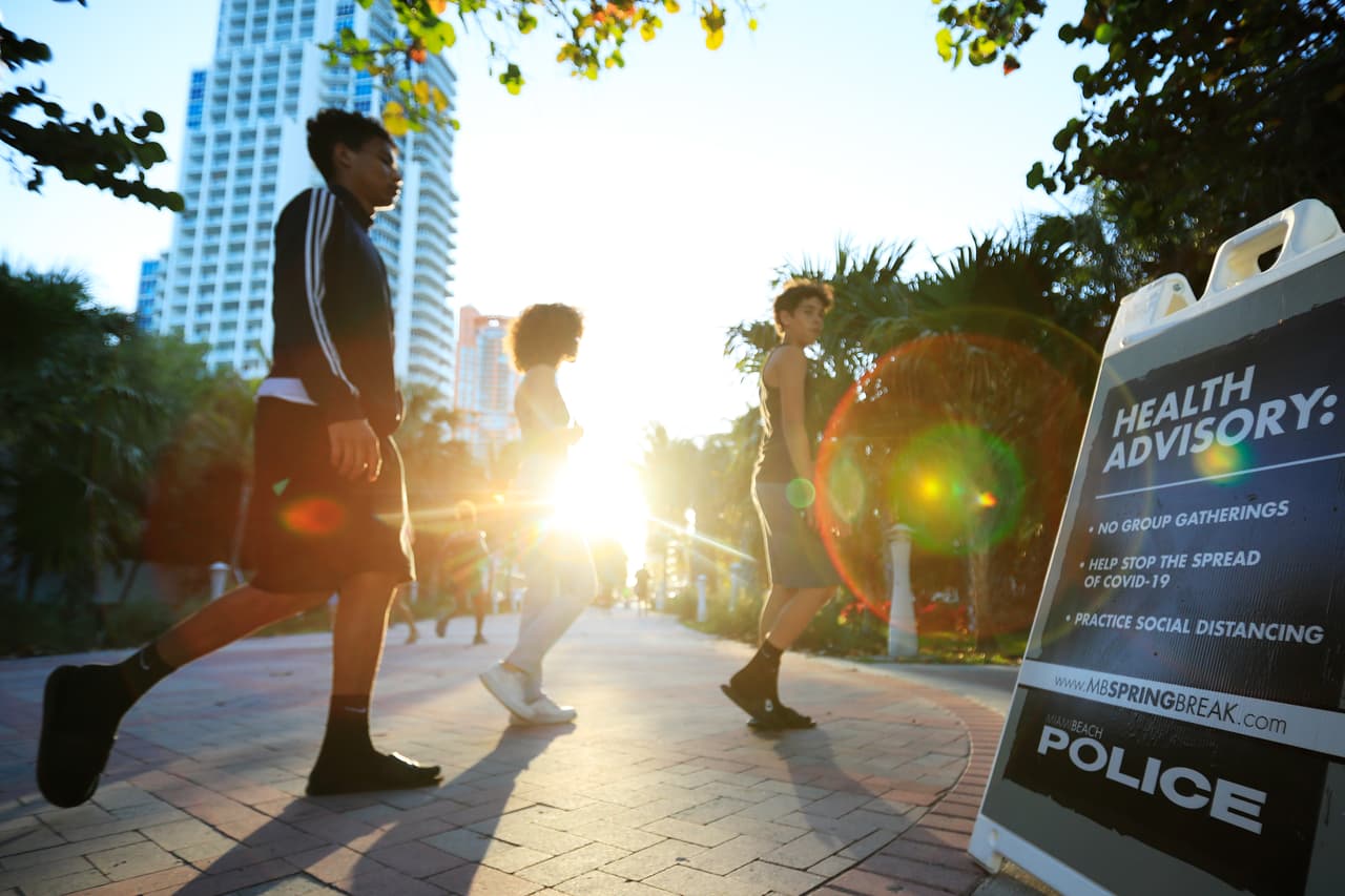 <h3 class="cms-H3-H3">3. Florida</h3>
<br>
<br>
<b>Muertes por cada 100,000 habitantes: 1.53</b>
<br>
<br>Si bien Florida registró una disminución de un 14% de muertes entre peatones comparado con 2019, el índice de fatalidad está entre los tres más altos del país. Al menos 332 peatones de Florida fallecieron durante el primer semestre de 2020.
<br>