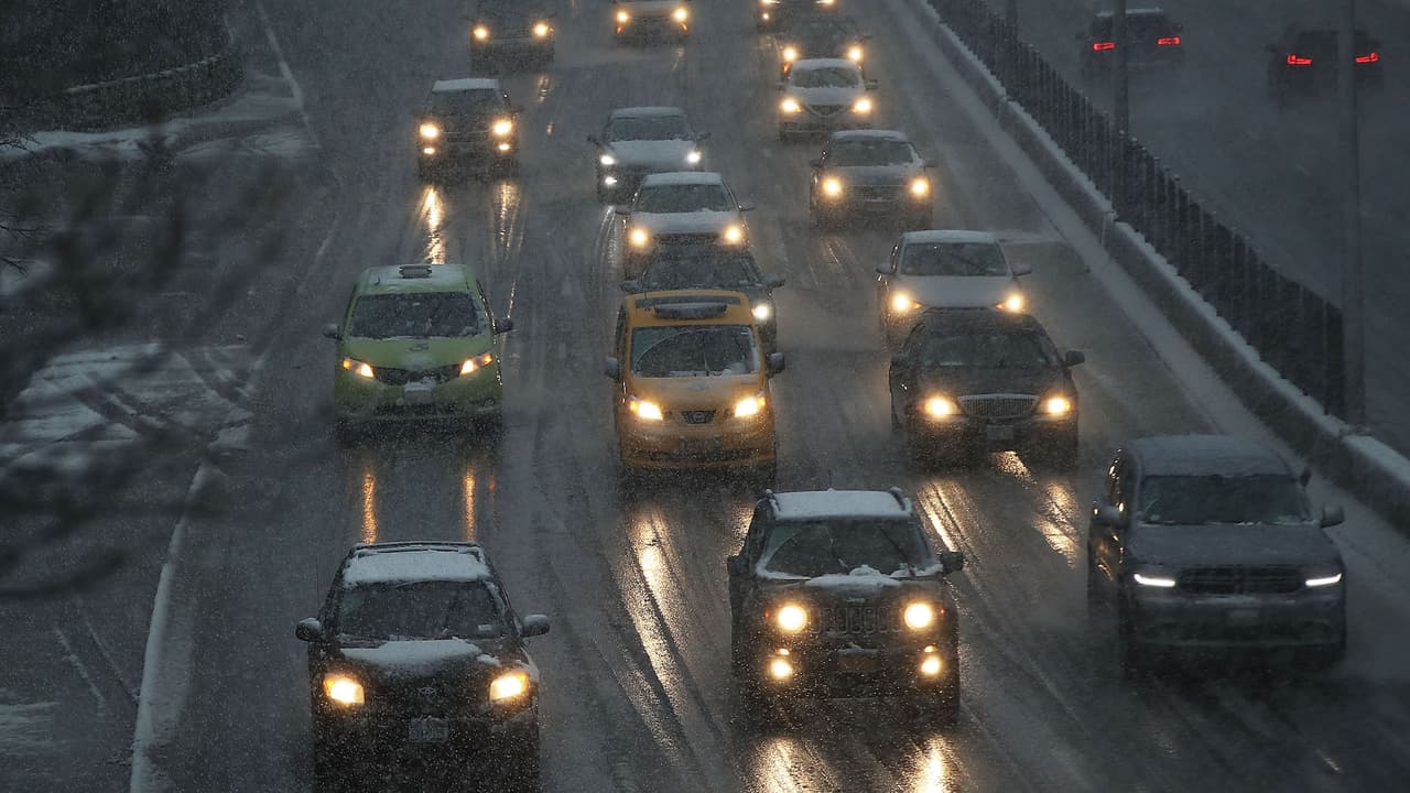 <b>No alcanzar el límite de velocidad- </b>Porque más vale ir un poco despacio pero más seguro. Cuanta más prisa tengas por atravesar las zonas de heladas, más en peligro te podrás y más papeletas tendrás de perder los mandos.
<br>