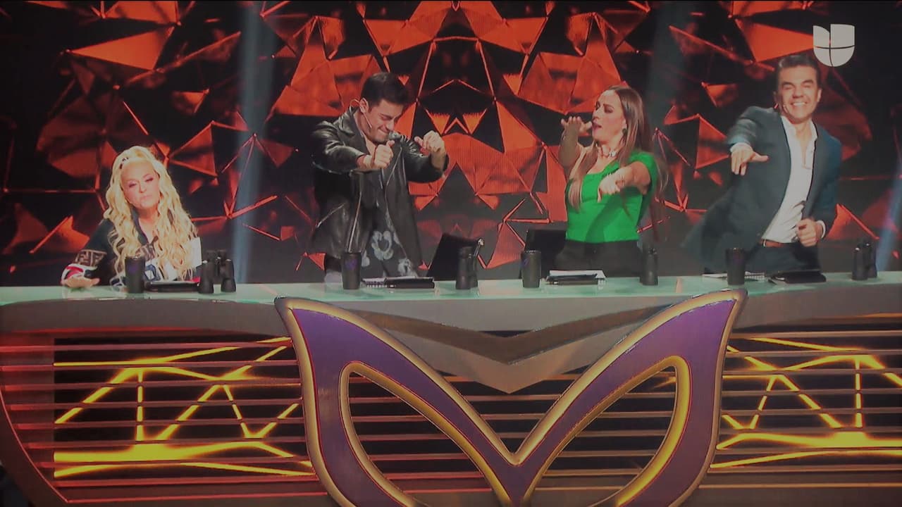 Los investigadores dejaron su asientos y sacaron sus mejores pasos de reggaeton. Carlos Rivera fue el primero en dejarse llevar por los 'beats' de la 'Gasolina'.