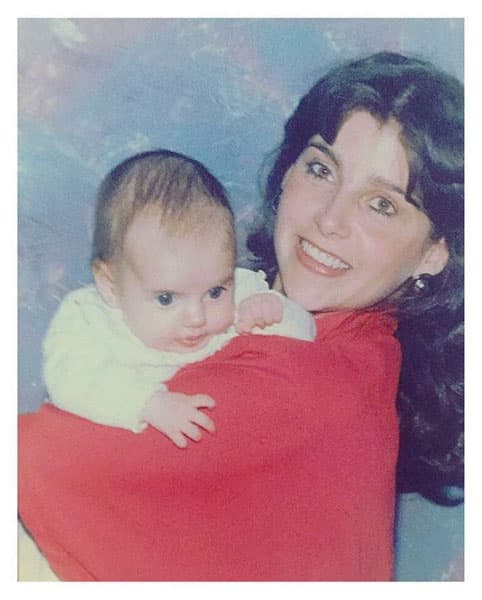 Esta actriz recordó la dolorosa muerte de su madre con esta foto y un lindo mensaje para hacer conciencia: "Mi mamá murió hace dos años de Cáncer de mama, es lo peor que hemos vivido yo y mi familia, no sólo su muerte si no la enfermedad, ver cómo la persona que más amas sufre todos los días dolores insoportables, miedos horribles, ir viendo cómo se va terminando es una pesadilla".