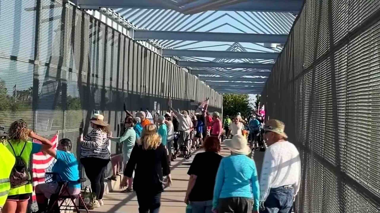 Miles marchan en Arizona por derechos laborales y reforma migratoria en el Primero de Mayo