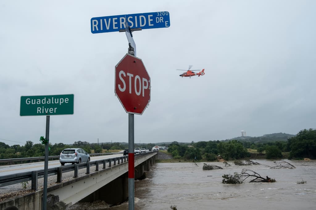Las inundaciones en Texas impulsan un proyecto de ley para un sistema de alerta de emergencia por satélite