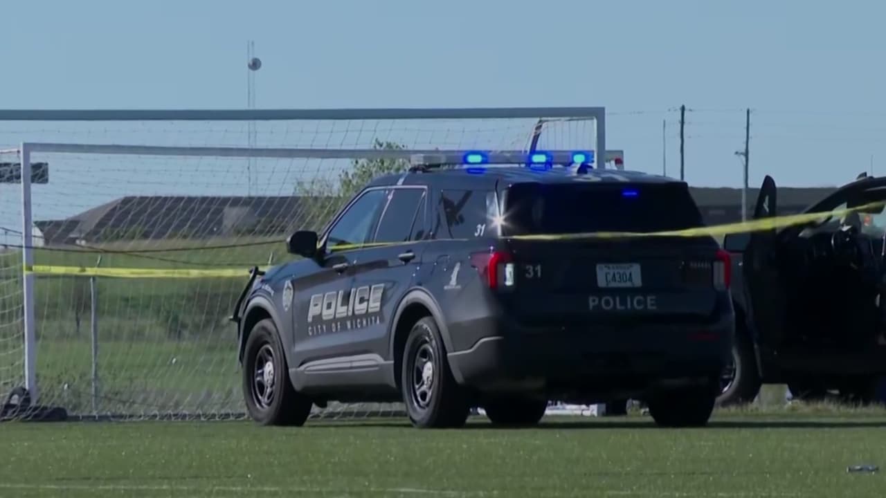 Dos muertos y 11 heridos tras atropello durante un partido juvenil en Kansas