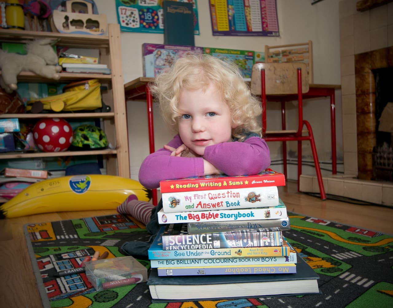 Amber tiene cuatro años y un IQ de 150, lo que podría convertirla en una persona más inteligente que Barack Obama o David Cameron.