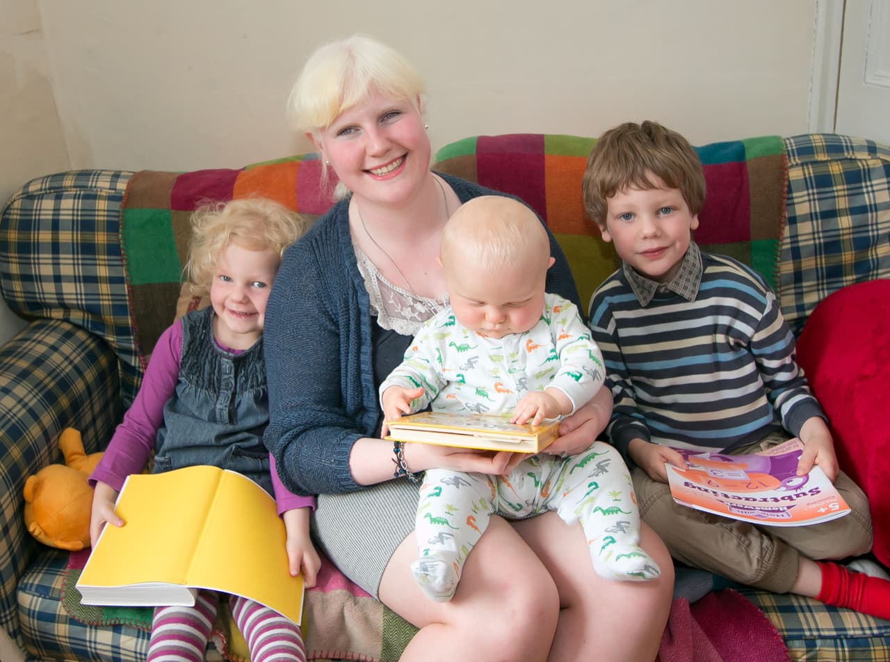 Amber y Leon tienen un tercer hermano, Austin, de tan sólo 10 meses de nacido, quien esperan desarrolle las mismas capacidades que sus hermanos. ¡Son un orgullo para Catherine!
