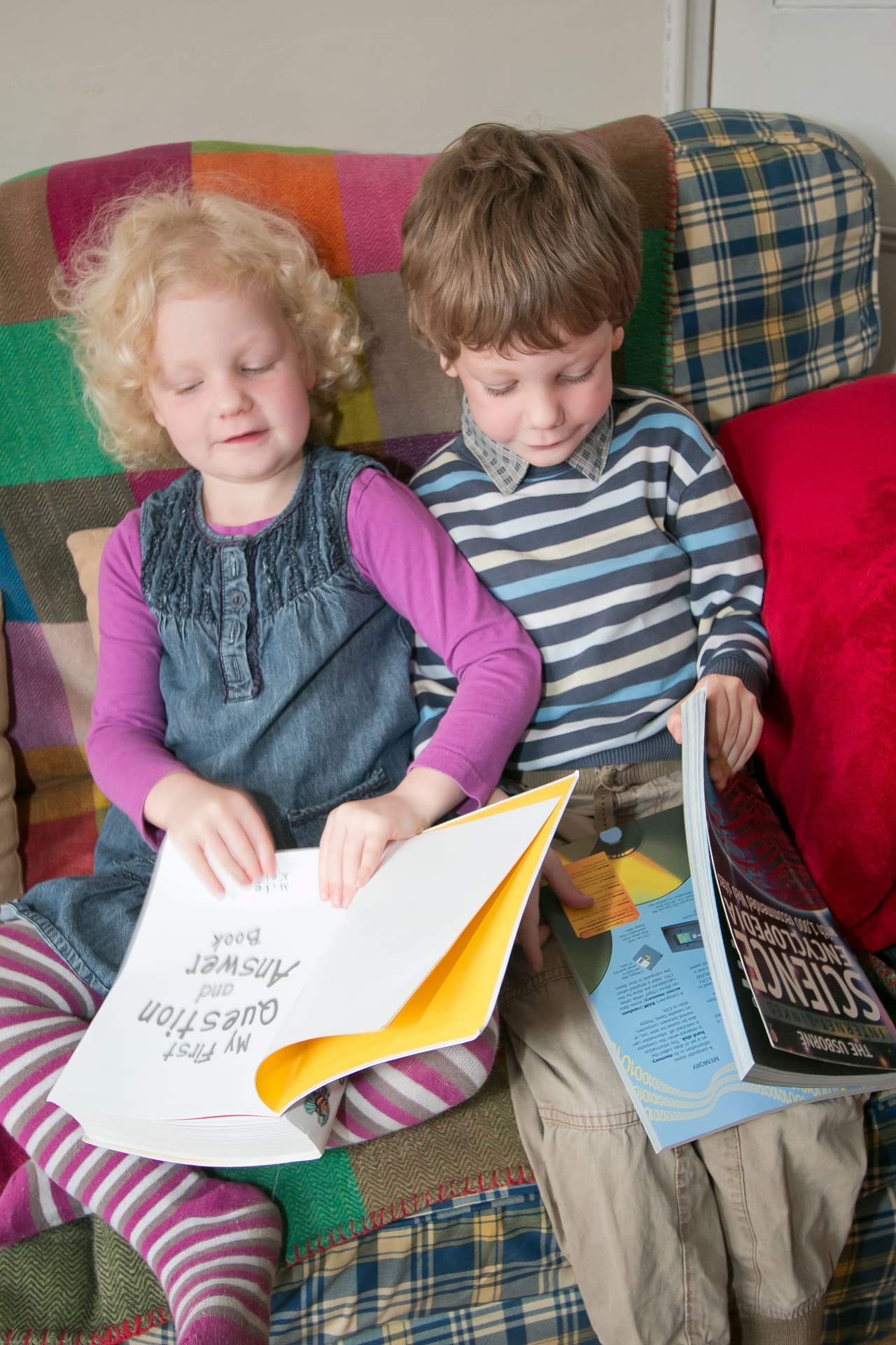 Los pequeños se convirtieron en los más jóvenes miembros de la organización Mensa en Inglaterra.