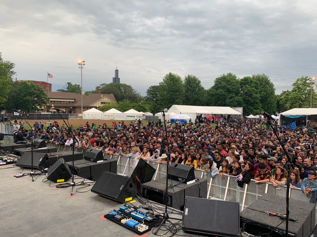 El grupo de rock alternativo “La Bariso” llegó desde Argentina a RuidoFest para cantar sus grandes éxitos. Los miembros del grupo son Emiliano Mansilla, Yamil Strato y Pablo Puntoriero.
