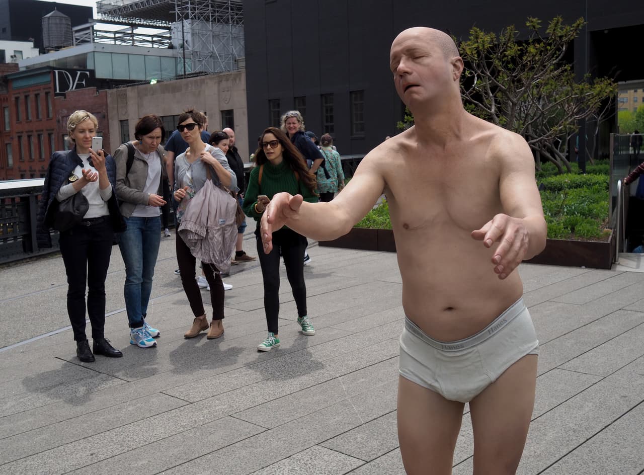 Uno de los artistas de Wanderlust es el escultor neoyorquino Tony Matelli (1971).