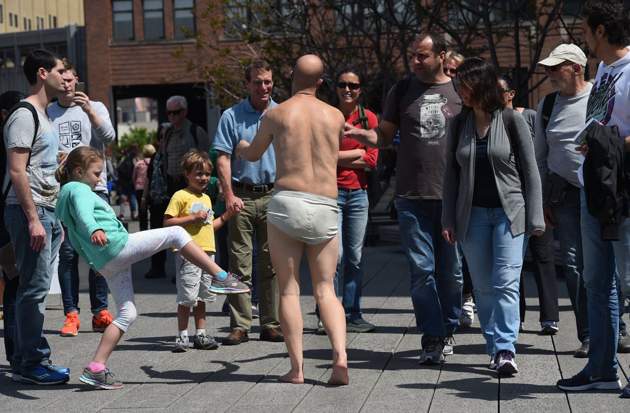 No se permiten perros, bicicletas, patines o patinetas en el parque. Tampoco está permitido fumar.