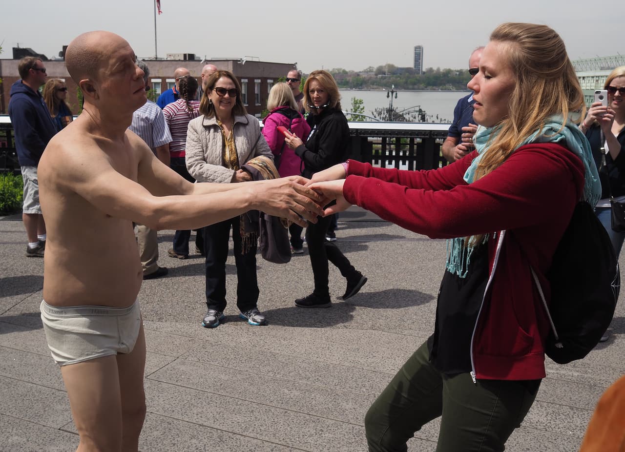 Cientos de personas se han tomado fotos con la pieza escultórica y las han compartido en las redes sociales.