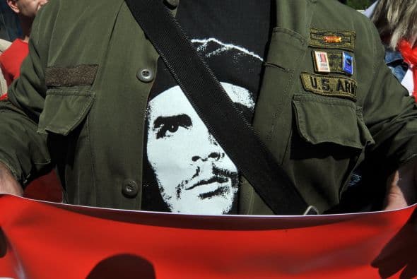 Aunque también muestra un lado algo crudo al relatar los castigos que imponía, las órdenes de ejecución que daba y algunas anécdotas como la primera vez que mató a un hombre.