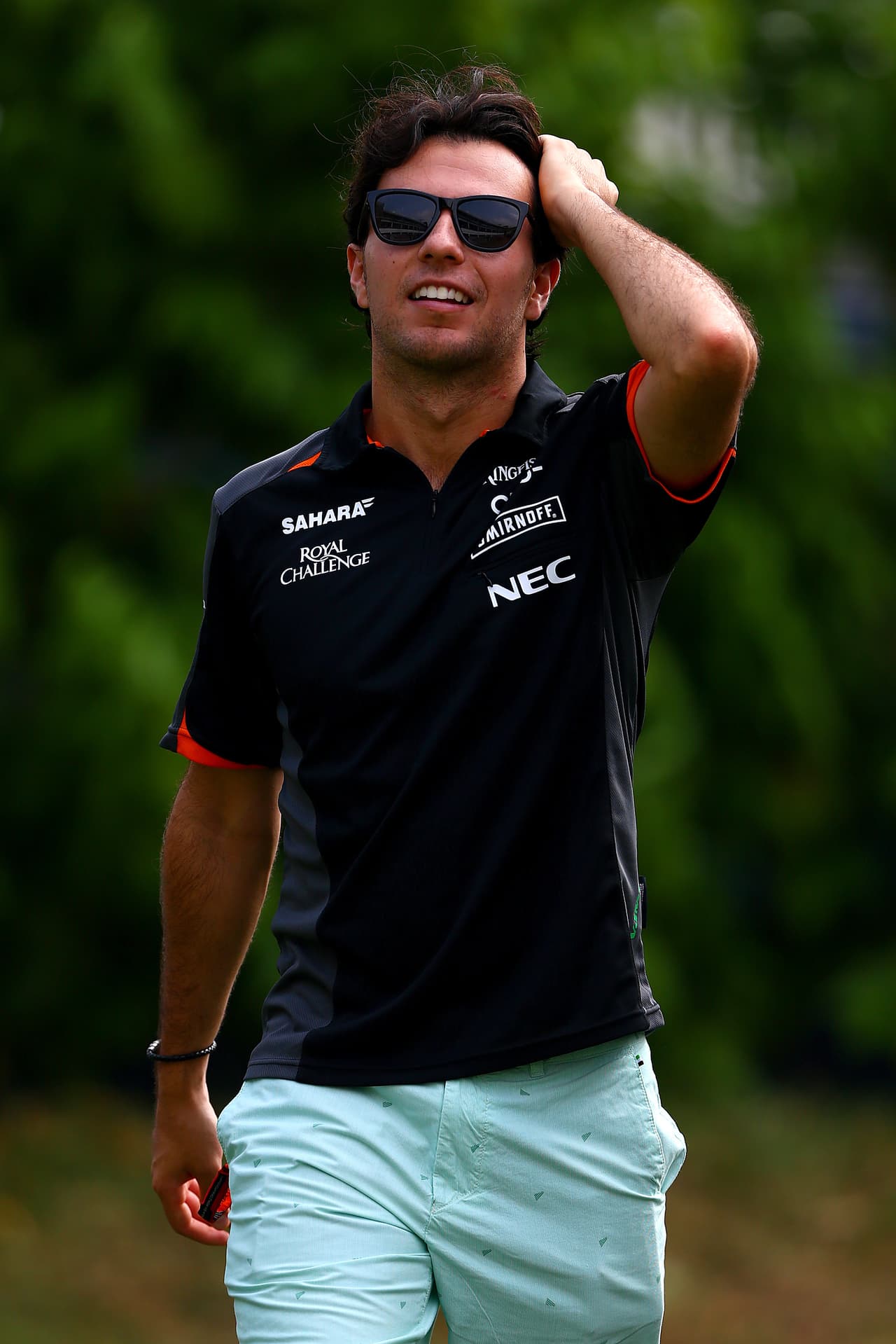 Al final de la cita, el piloto de Fórmula 1 llevó a Marjorie hasta su camioneta y se despidieron cordialmente.