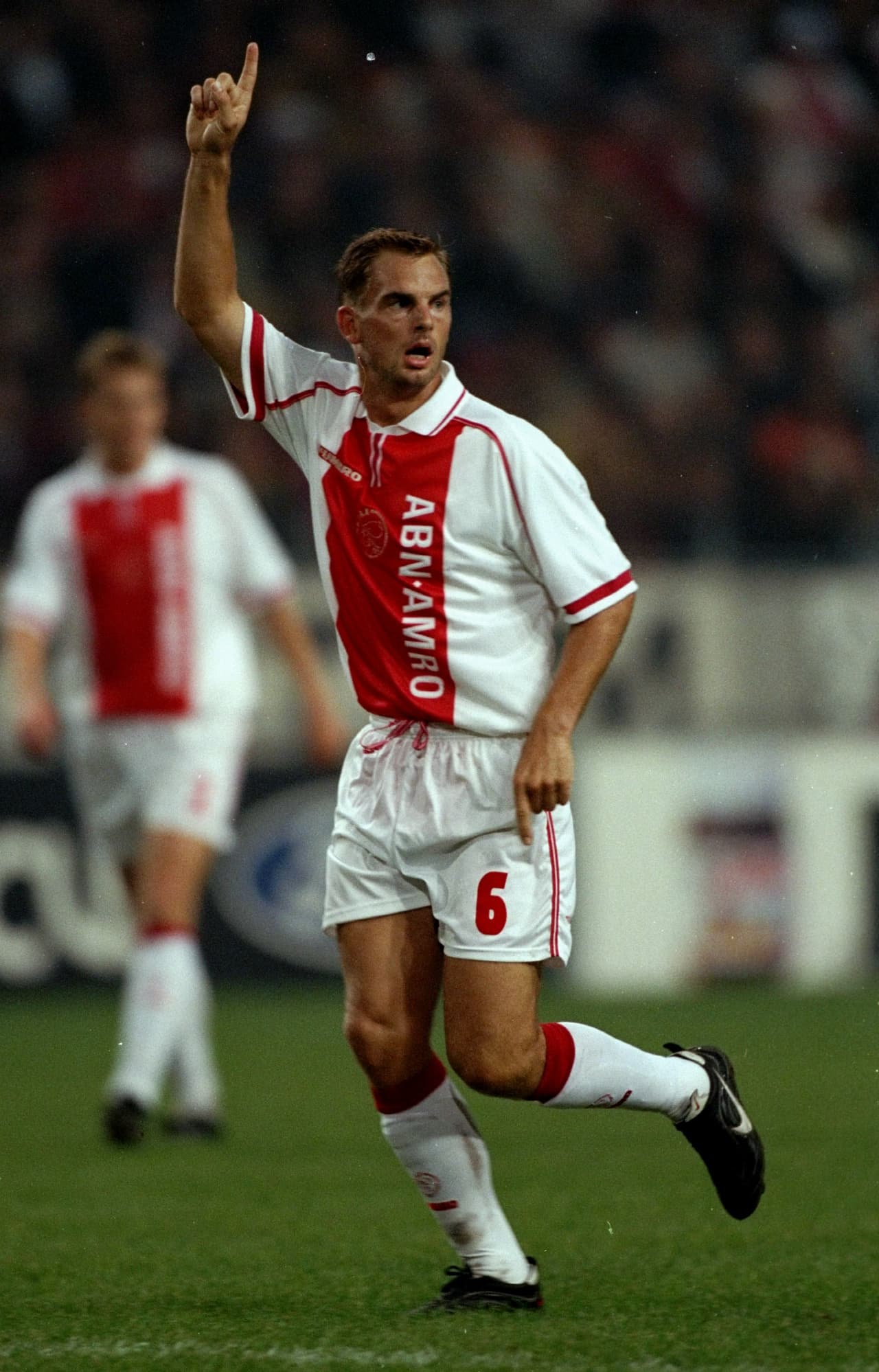 Frank de Boer, gemelo con Ronald, fue un defensa central que logró gran acople con su hermano en Ajax y en la selección de su país.