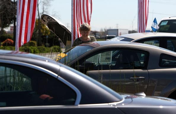 <b>¿Cómo aplicar al programa 'Replace your Ride'?</b>
<br>
<br>Los requisitos para participar son "una copia de su licencia de conducir válida de California, comprobante de residencia, una copia del título del vehículo, los resultados de las pruebas de emisiones y el historial operativo de los últimos dos años", dijo 
<b>Alicia Lizárraga</b> portavoz de South Coast AQMD.