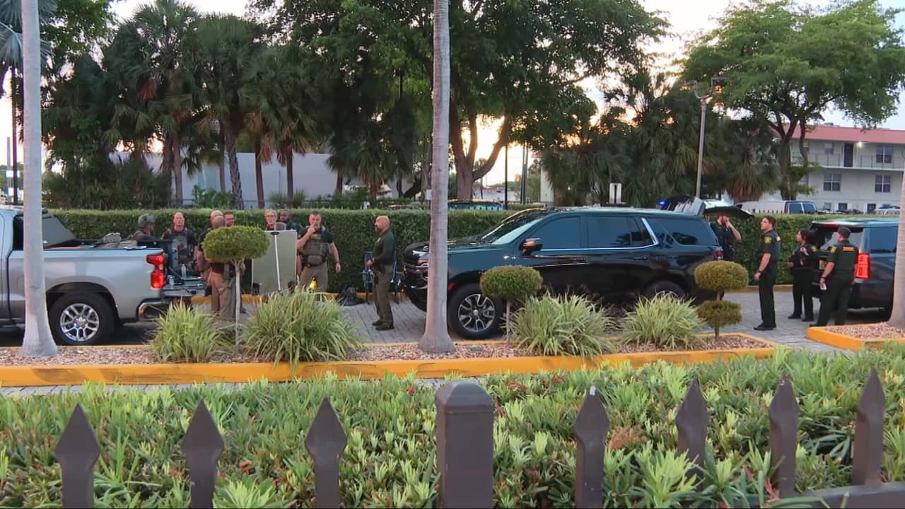 Gran movilización policial por hombre atrincherado con un cuchillo en apartamento de Oakland Park