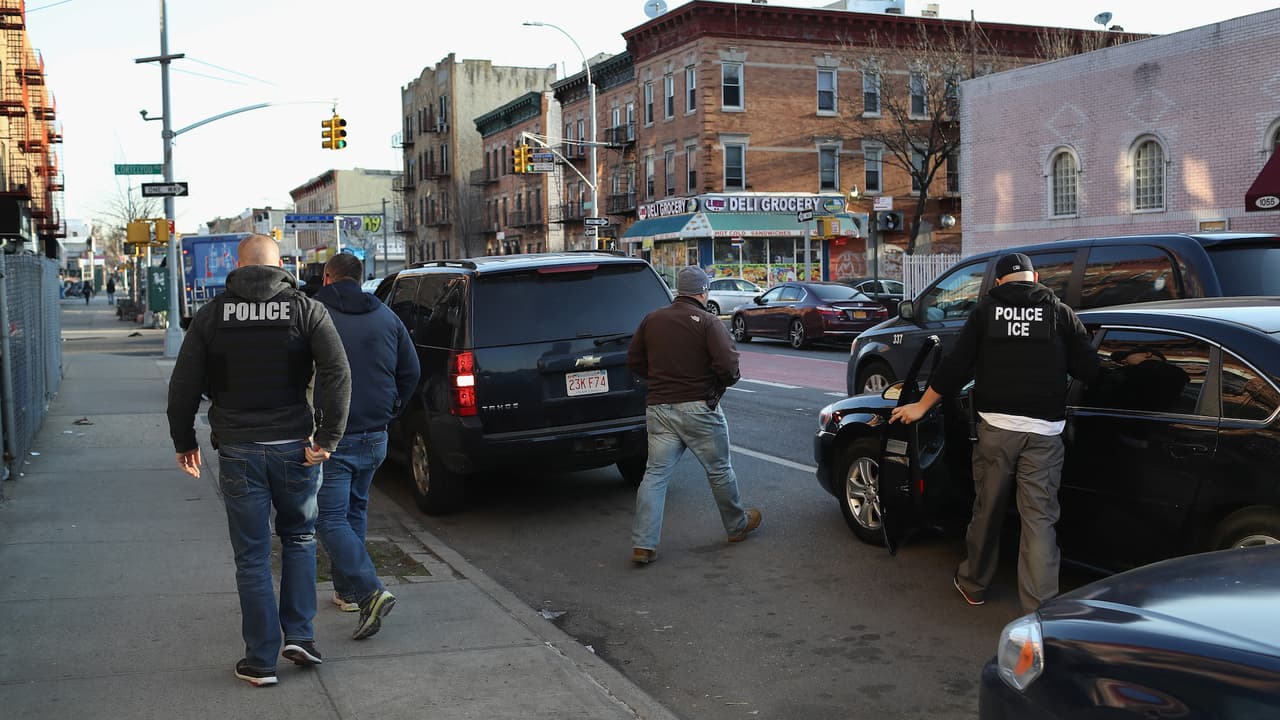 El Presidente Trump anuncia que las redadas de ICE serán aplazadas por dos semanas