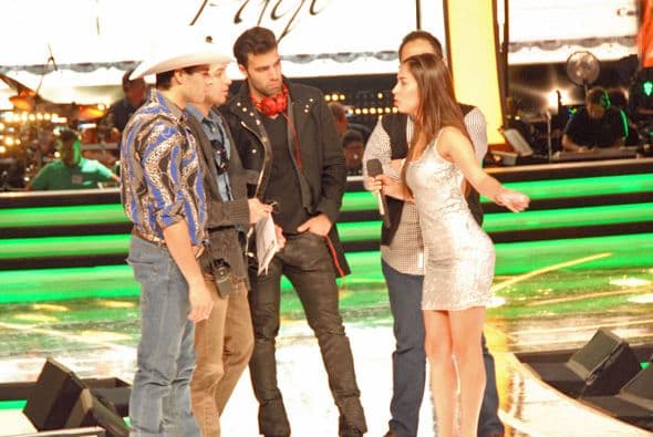 Revisando detalles de la actuación.