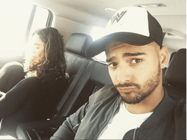 Maluma como niño regañado con su tia.