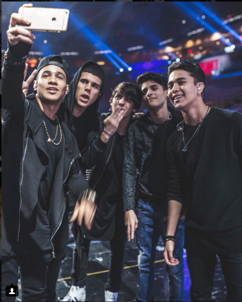 Los chicos de CNCO, de lo más felices.