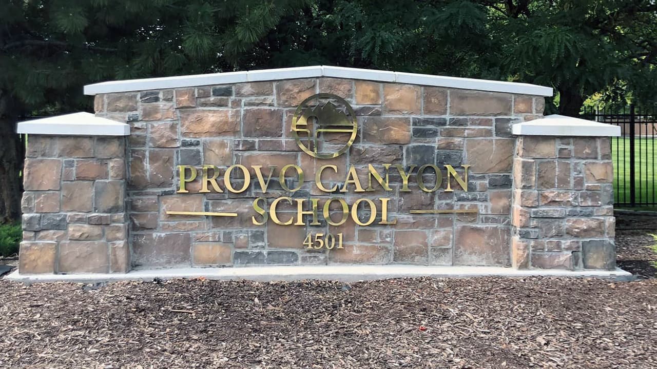 Provo Canyon School es un centro de rehabilitación para jóvenes problemáticos o con adicciones.