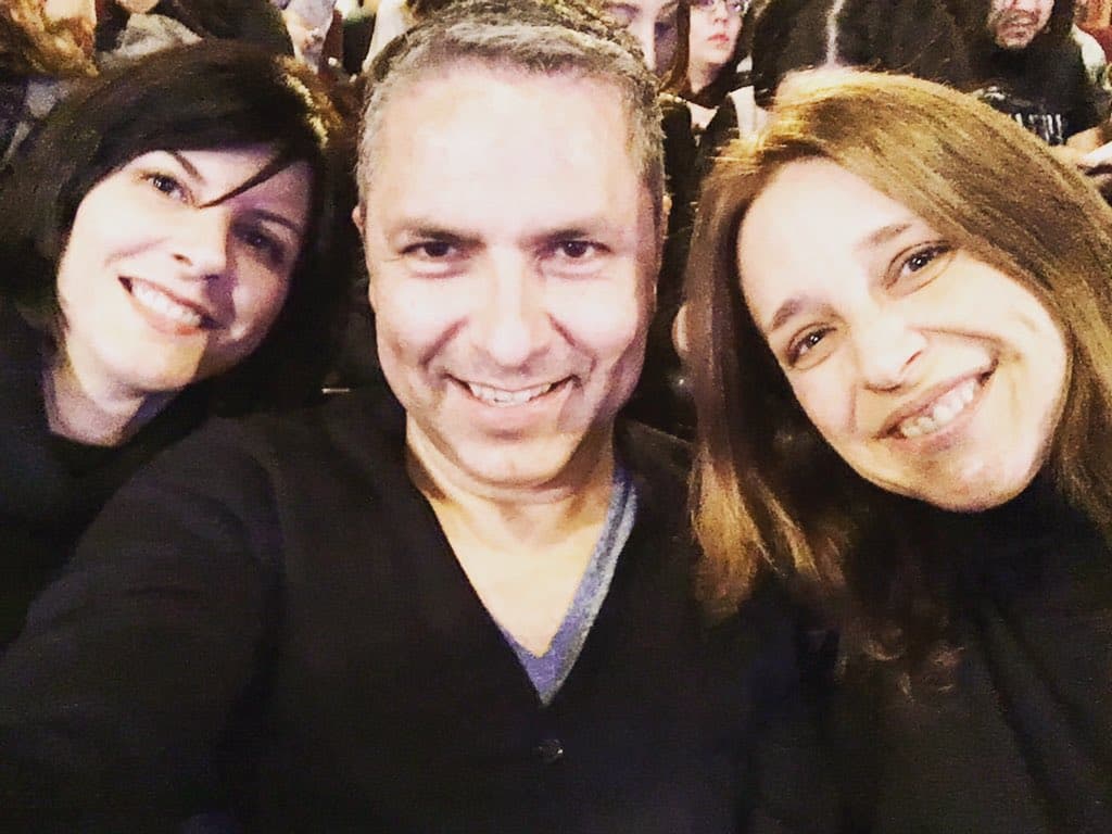 En sus ratos libres Claudia se divierte con algunos de sus amigos más entrañables.