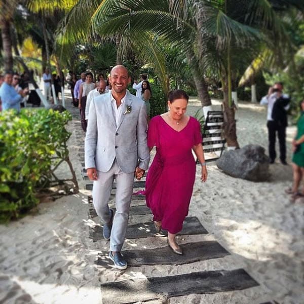 Cuando tenía ocho años su familia regresó a México, donde creció gran parte de su vida.