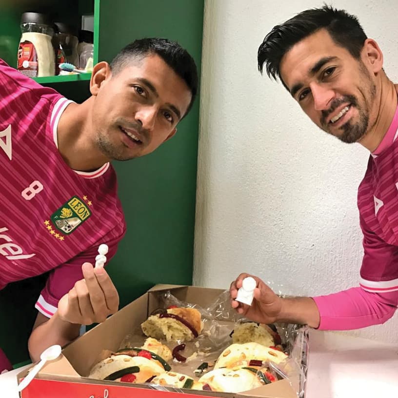 Los equipos de futbol mexicano no se quedaron atrás. El Club León presumió su Rosca de Reyes.