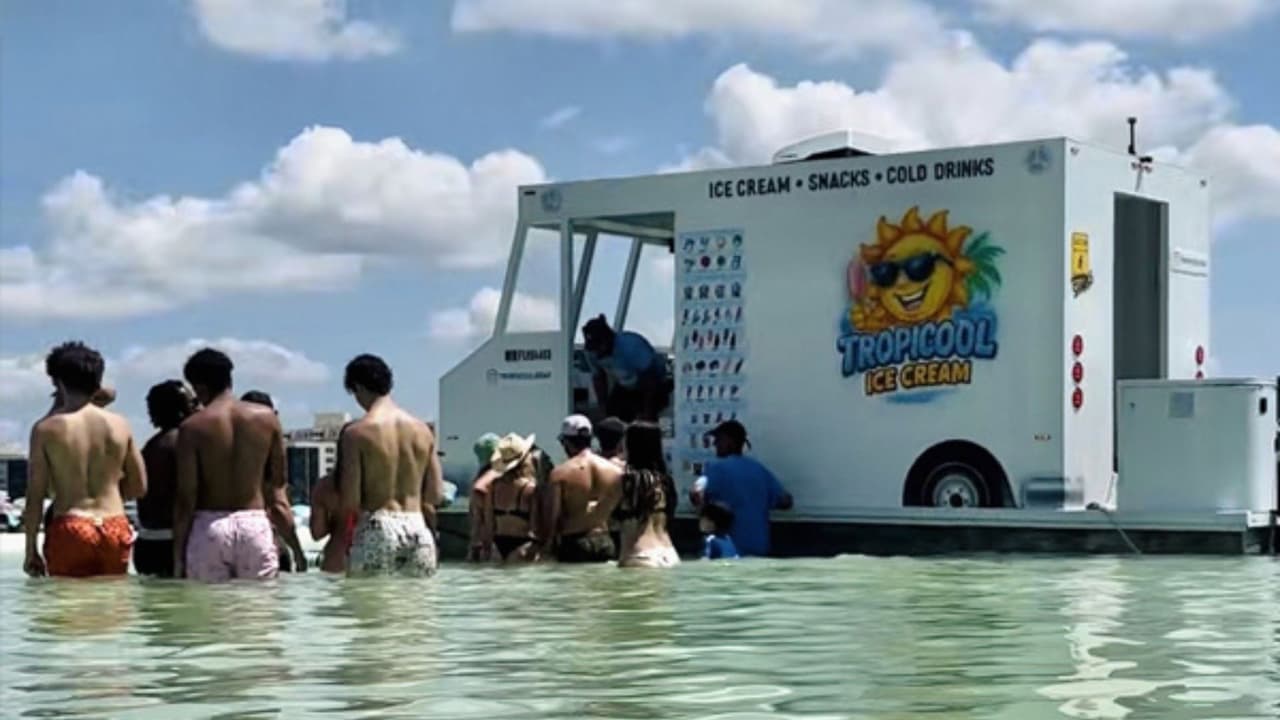 Camión de helados flotante se hace viral en Florida