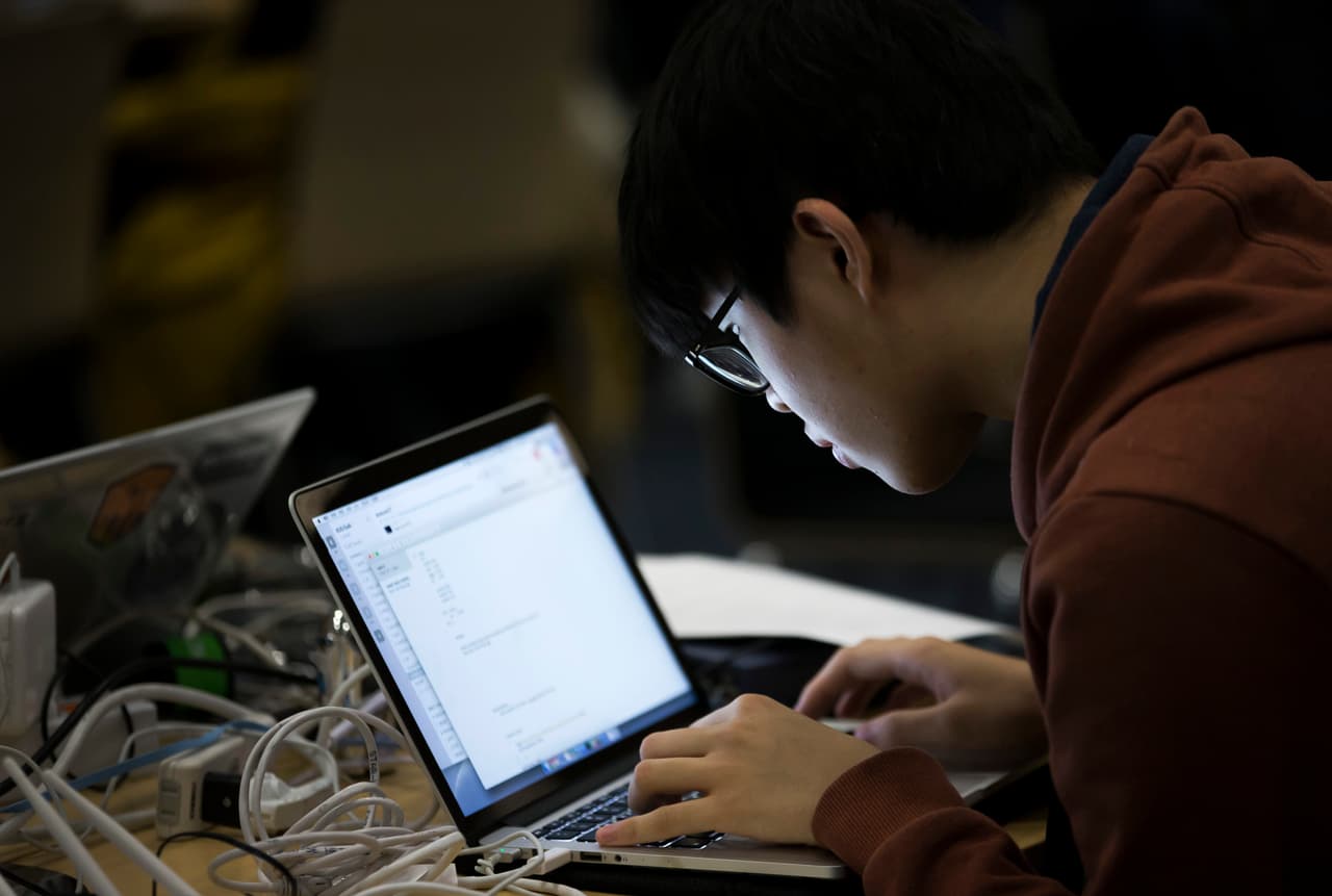 <h2 class="cms-H2-H2">15. Japón</h2>
<br>
<br>💻 
<b>Puntuación según el índice del informe: </b>12.5
<br>
<br>💻 
<b>Mayor objetivo cibernético: </b>comercial.
<br>
<br>💻 
<b>Menor objetivo cibernético: </b>vigilancia.
<br>
<br>💻 
<b>Porcentaje de la población que usa Internet: </b>90.2%
<br>
<br>💻 
<b>Población (2021): </b>125.7 millones.
<br>