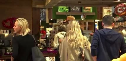 Dueño de supermercado en Florida cree que el coronavirus es un engaño: así que sus clientes no llevan mascarilla