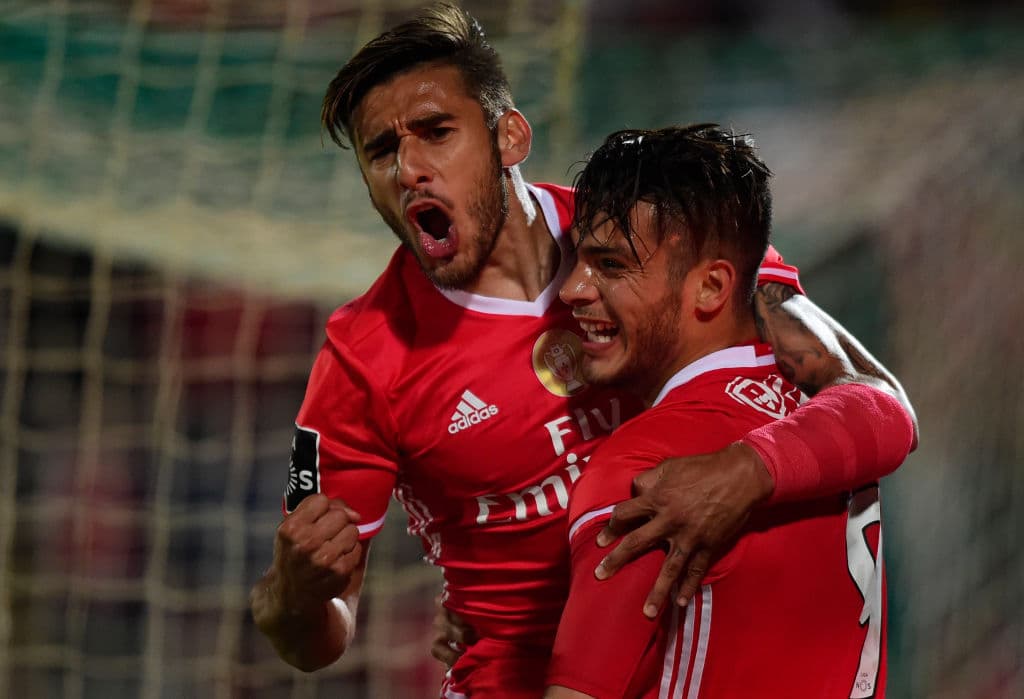 Raúl Jiménez pone al Benfica a un paso del título