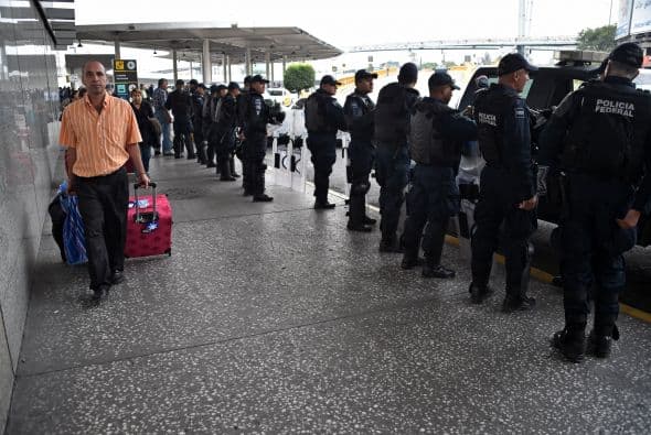 Los manifestantes habían llamado al bloqueo de la instalación aérea, y aunque cancelaron la medida posteriormente, no faltaron las movilizaciones.