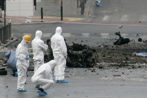 También se produce en la víspera de la visita de la canciller alemana, Angela Merkel.
