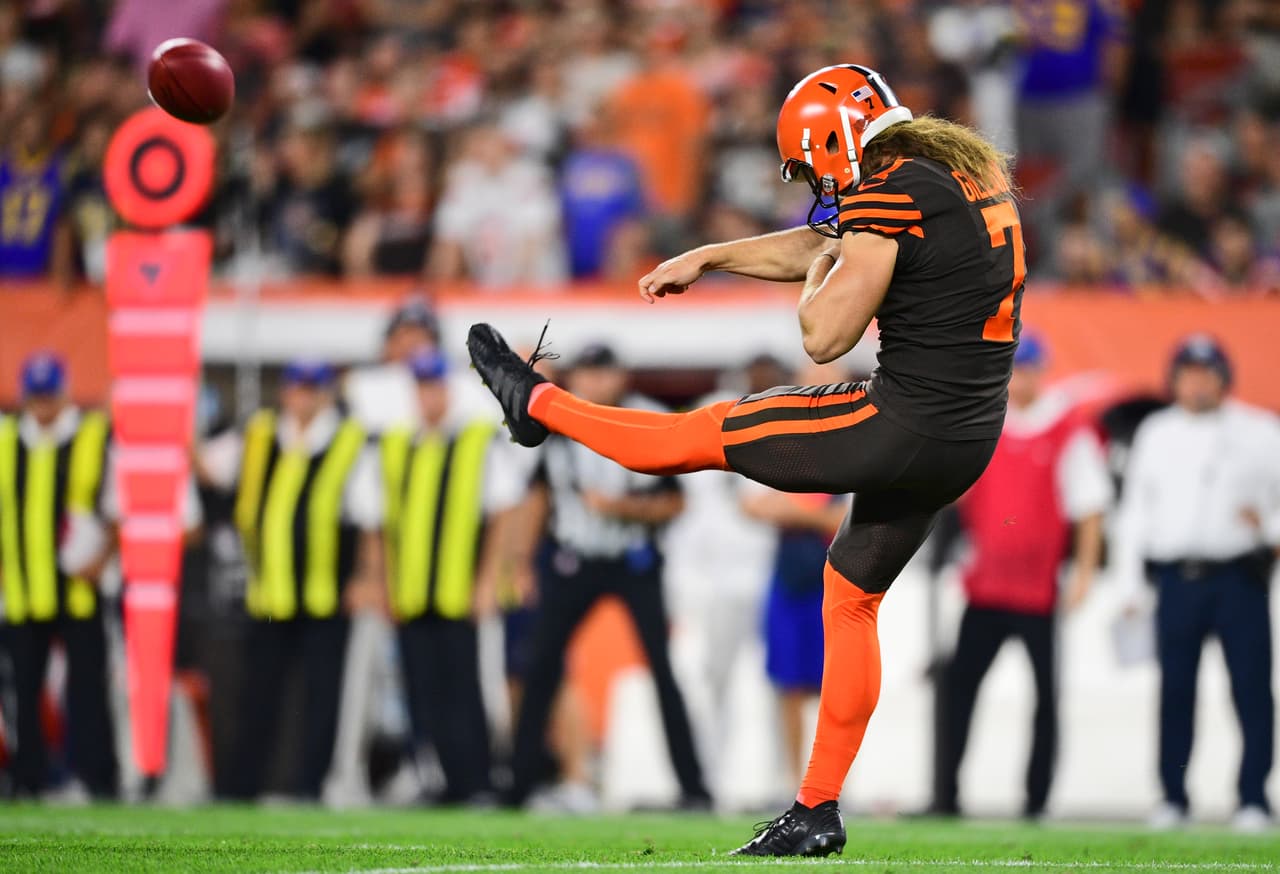 <b>Jamie Gillan | P | Cleveland Browns </b>
<br>
<b>- Edad: 22 años</b>
<br>- Después de obtener los honores del Jugador del Mes de Equipos Especiales durante su primer septiembre en la NFL antes de terminar el año con el décimo mejor promedio del juego (46.2) y, por PFF, el tercero más bajo porcentaje de patadas retornables (31.7).