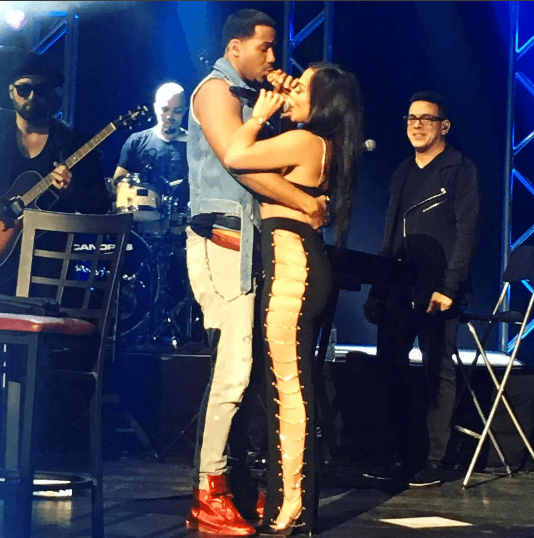 Hasta la confundieron con la modelo y bailarina profesional Grizel 'Chachi' Del Valle quien había estado acompañando a Romeo durante sus presentaciones sopresa en Nueva York, Los Angeles y Miami en 2017.