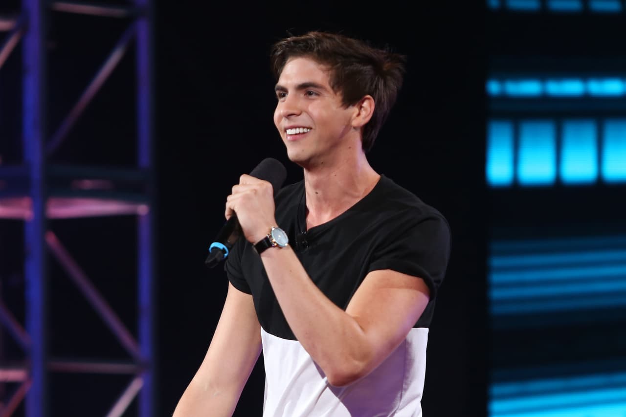 Johann no convenció a las fans pero no se quedó con las ganas de cantar y fue así como Alejandro lo salvó.