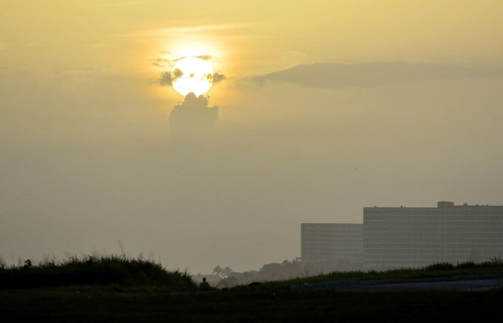 ¿Qué es la nube de polvo del Sahara que llega a Florida y cómo afecta tu salud?